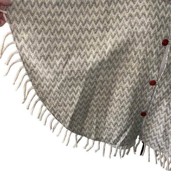 Artilana Vintage Womens Poncho One Size Tan Button Down Fringe Cape Zig Zag - Picture 8 of 8